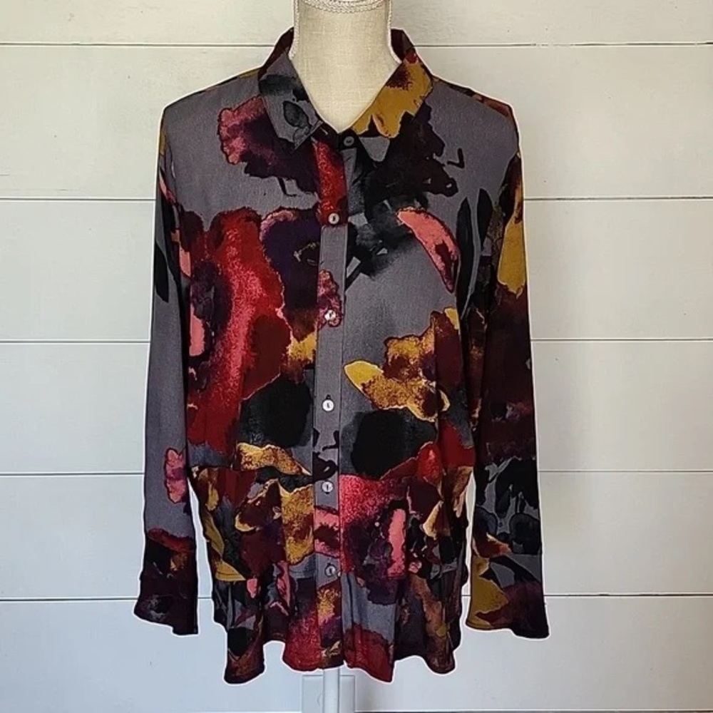 Made in Canada 🇨🇦 Habitat Women’s Button Down Shirt